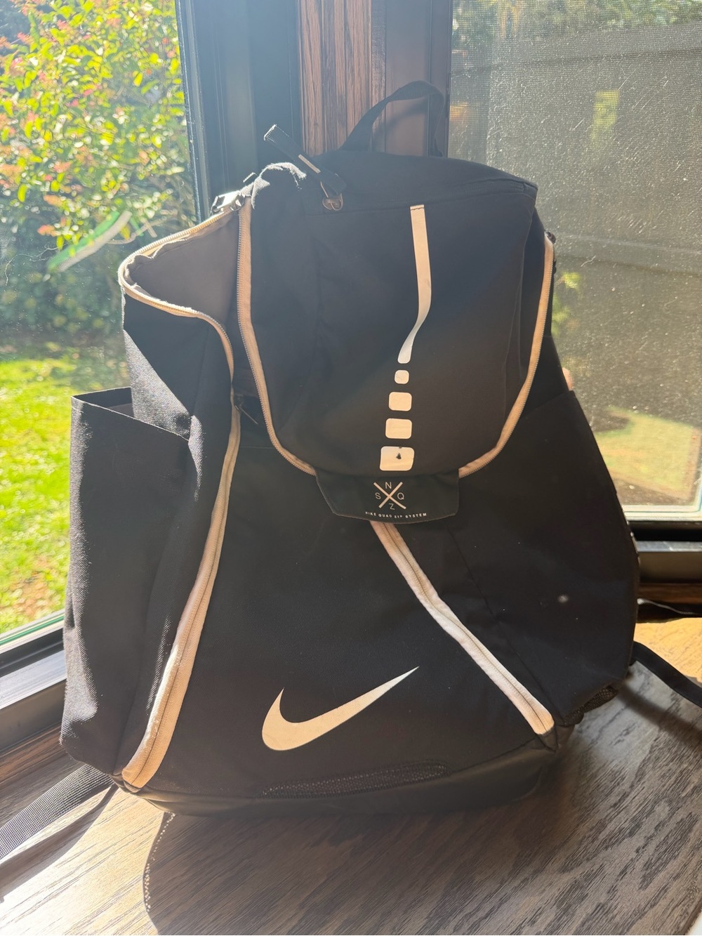 Nike elite max air team 2.0 quad zip backpack